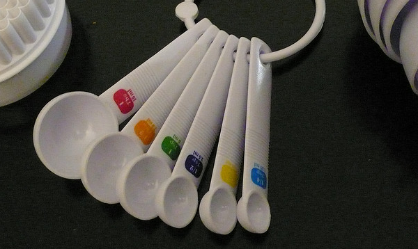 a set of measuring spoons